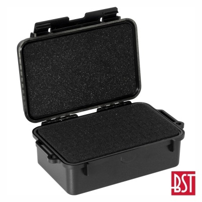 Estojo preto rígido com espuma interior e logótipo BST vermelho