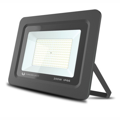 Projetor LED preto retangular com múltiplos pequenos LEDs visíveis e suporte ajustável