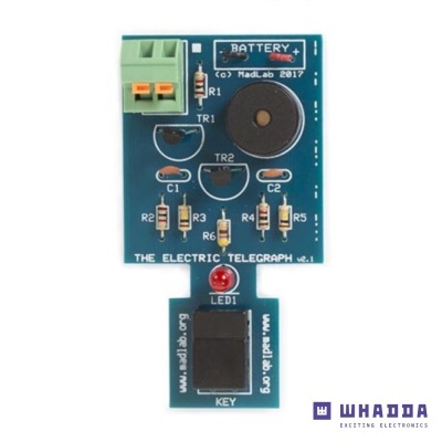 Placa de circuito azul com resistores, LED vermelho, botão KEY e conector de bateria para eletrónica
