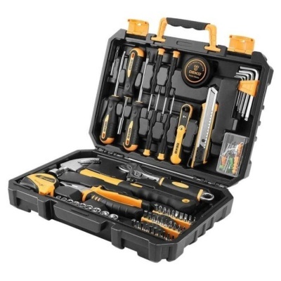 Conjunto de ferramentas em caixa preta e amarela aberta mostrando várias ferramentas organizadas.