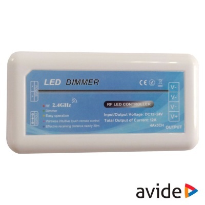Controlo remoto LED Dimmer com etiqueta azul num dispositivo branco