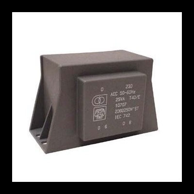 Transformador industrial metálico castanho escuro com texto técnico branco