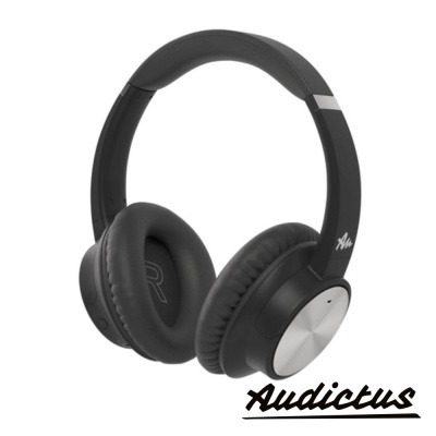 auscultadores pretos com detalhes prateados e texto Audictus