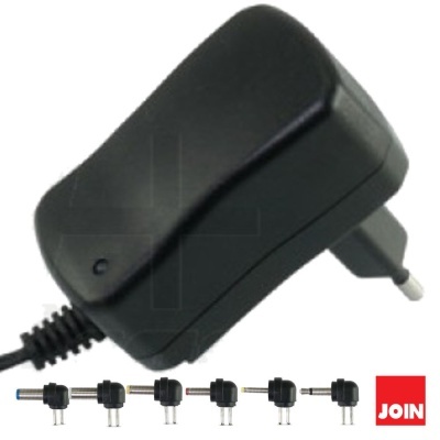 Transformador adaptador de corrente preto com ficha europeia e múltiplas pontas