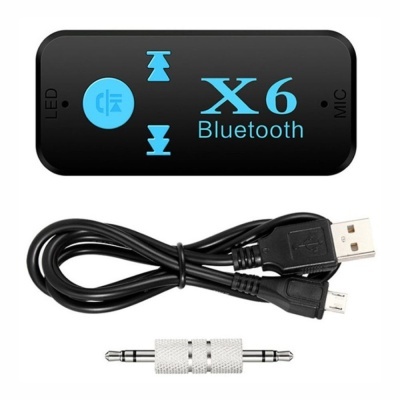 Adaptador Bluetooth X6 preto com cabo USB e adaptador de áudio metálico.