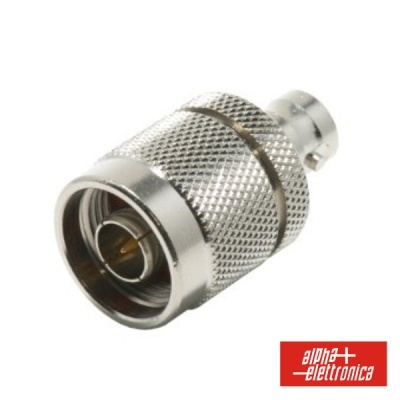 Conector metálico prateado com textura de malha e interior dourado para conexões elétricas