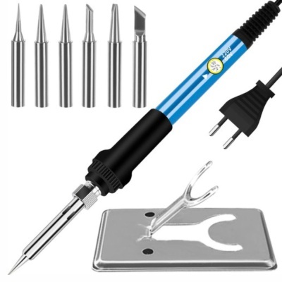 Conjunto de ferro de soldar com pontas metálicas e suporte prateado