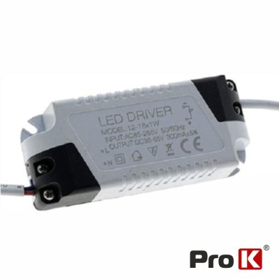 Transformador LED DRIVER cinzento e preto da Pro K com etiquetas técnicas
