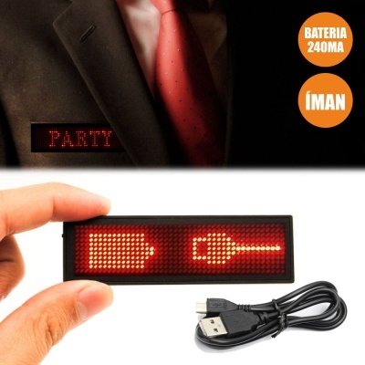 Painel LED vermelho retangular com cabo USB e texto 'PARTY' num fato preto