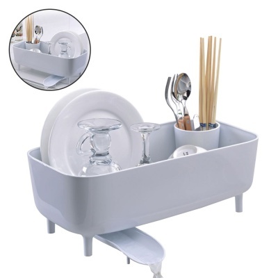 Organizador branco para louça com pratos, copos, talheres e escoamento