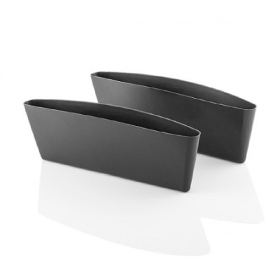 Duas caixas organizadoras cinza escuras retangulares em superfície branca