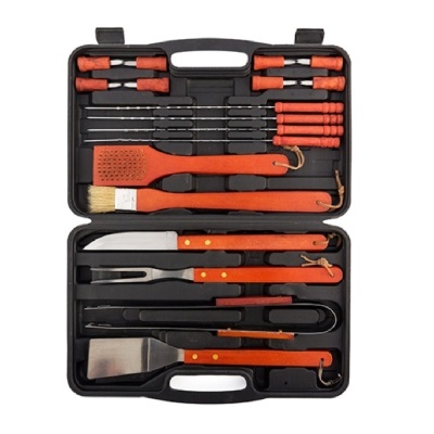 Conjunto de ferramentas para churrasco com cabos vermelhos numa mala preta