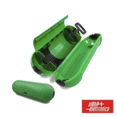 Dispositivo eletrônico verde com compartimentos internos abertos e logótipo 'alpha+ elettronica'