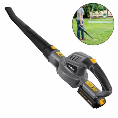 Soprador de folhas a bateria cinza e preto com detalhes amarelos e imagem de utilização ao ar livre