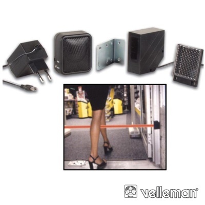 Kit de controlo de entrada por sensor infravermelho com componentes pretos e metálico, mostrados sobre fundo branco, com imagem de pernas femininas num espaço comercial e logotipo velleman.