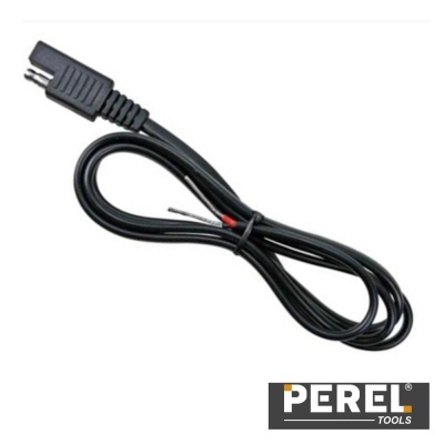 Cabo preto com conector de três pinos e fios internos visíveis