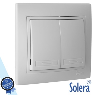 Interruptor de luz branco Solera com dois botões em fundo branco