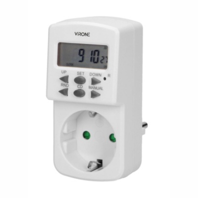 Tomada elétrica branca com visor digital e botões de controlo