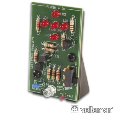 Placa eletrónica Velleman PMK37-1 com LEDs vermelhos e componentes em base triangular