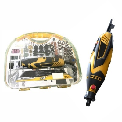 Conjunto de ferramenta elétrica preta e amarela numa caixa transparente com acessórios.
