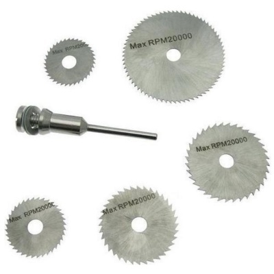 Discos de serra circulares em metal com texto Max RPM20000 e eixo metálico para fixação