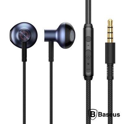 Auscultadores com fio preto e auriculares azul escuro, controle e conector jack 3,5 mm dourado