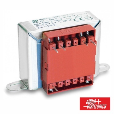 Transformador elétrico com componentes metálicos e vermelhos e texto impresso na parte superior