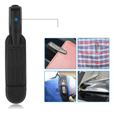 Clip de bloqueio preto para zíper com botão e luz azul em uso em mochilas e roupas.