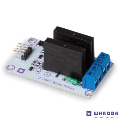 Módulo eletrónico com duas relés de estado sólido Omron em placa branca com conector azul