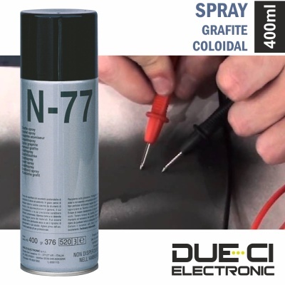 Spray N-77 de grafite coloidal com 400 ml ao lado de mãos segurando terminais de teste elétrico e logo DUE.CI ELECTRONIC