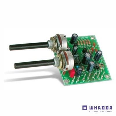 Placa eletrónica com componentes e dois potenciômetros