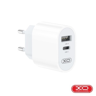 Carregador de parede branco com entradas USB-A e USB-C