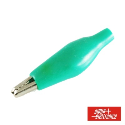 Clip jacaré verde com ponta metálica em fundo branco e logo alpha-elettronica