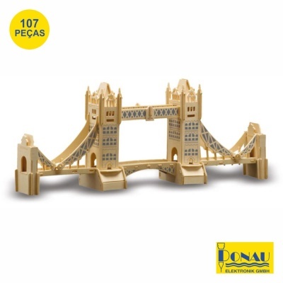 Modelo 3D da Tower Bridge em plástico bege com 107 peças