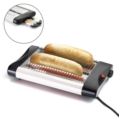 Torradeira elétrica com grelha metálica e dois pães a tostar