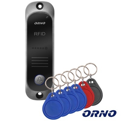 Leitor RFID ORNO preto e cinza com chaveiros coloridos azul, vermelho e preto