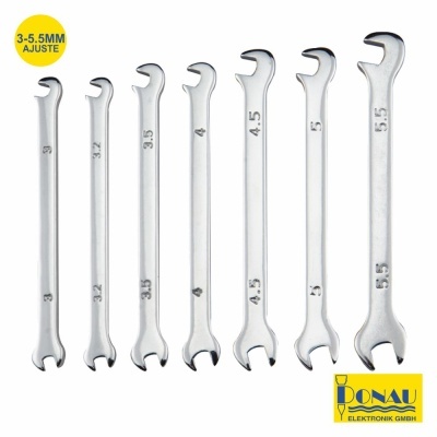 Conjunto de chaves combinadas metálicas de vários tamanhos com etiquetas amarelas