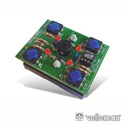 placa eletrónica verde com componentes e botões azuis