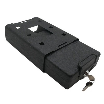 Suporte metálico preto com caixa trancada e chaves