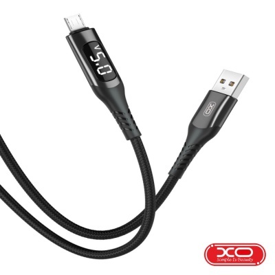 Cabo USB preto com indicador digital e logótipo XO