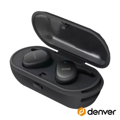 Auriculares True Wireless pretos da Denver com estojo de carregamento preto aberto.