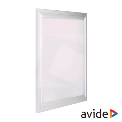 Moldura branca para fotografia ou cartaz com vidro transparente e logo avide no canto inferior direito