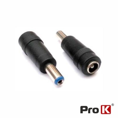 Adaptadores de áudio ou vídeo pretos com conectores metálicos, fundo branco, logótipo Pro K.