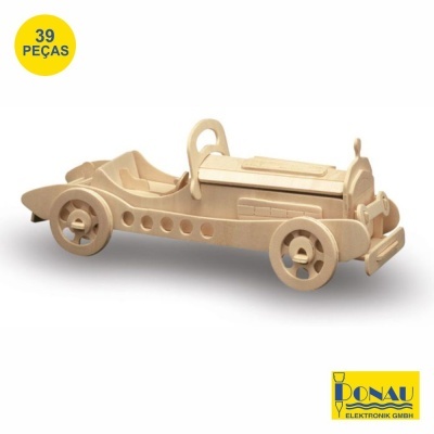Modelo de carro clássico em madeira com 39 peças em fundo branco