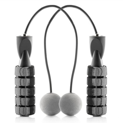 Corda para saltar preta com pegas e esferas cinzentas