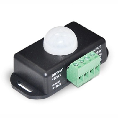 sensor de movimento PIR preto com dome branco e conector verde