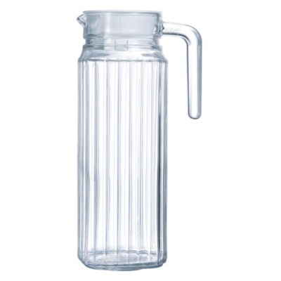 Jarra transparente de plástico com pega e bico
