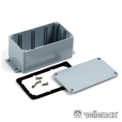 Caixa retangular cinza de plástico com tampa destacada e parafusos