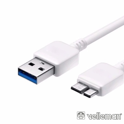 Cabo USB branco com conectores USB A, micro USB e USB tipo C