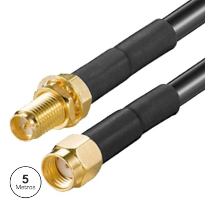 Cabo coaxial preto com conectores dourados e indicação de 5 metros
